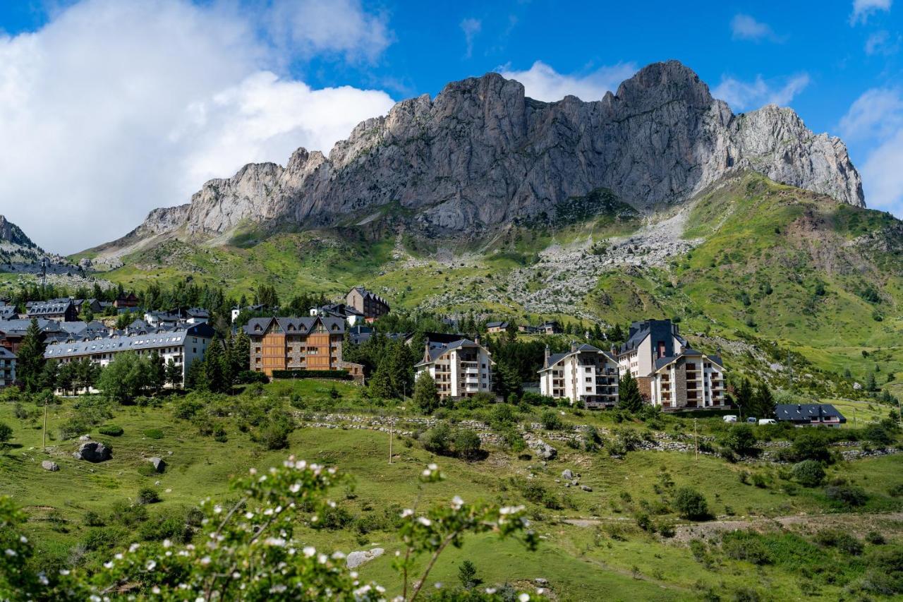 Snoe Hotel Formigal Bagian luar foto